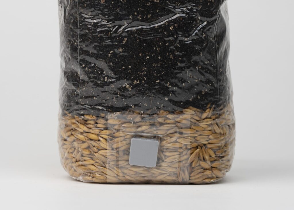 Coco Coir & Manure Substrate, 1 kg - Image 3